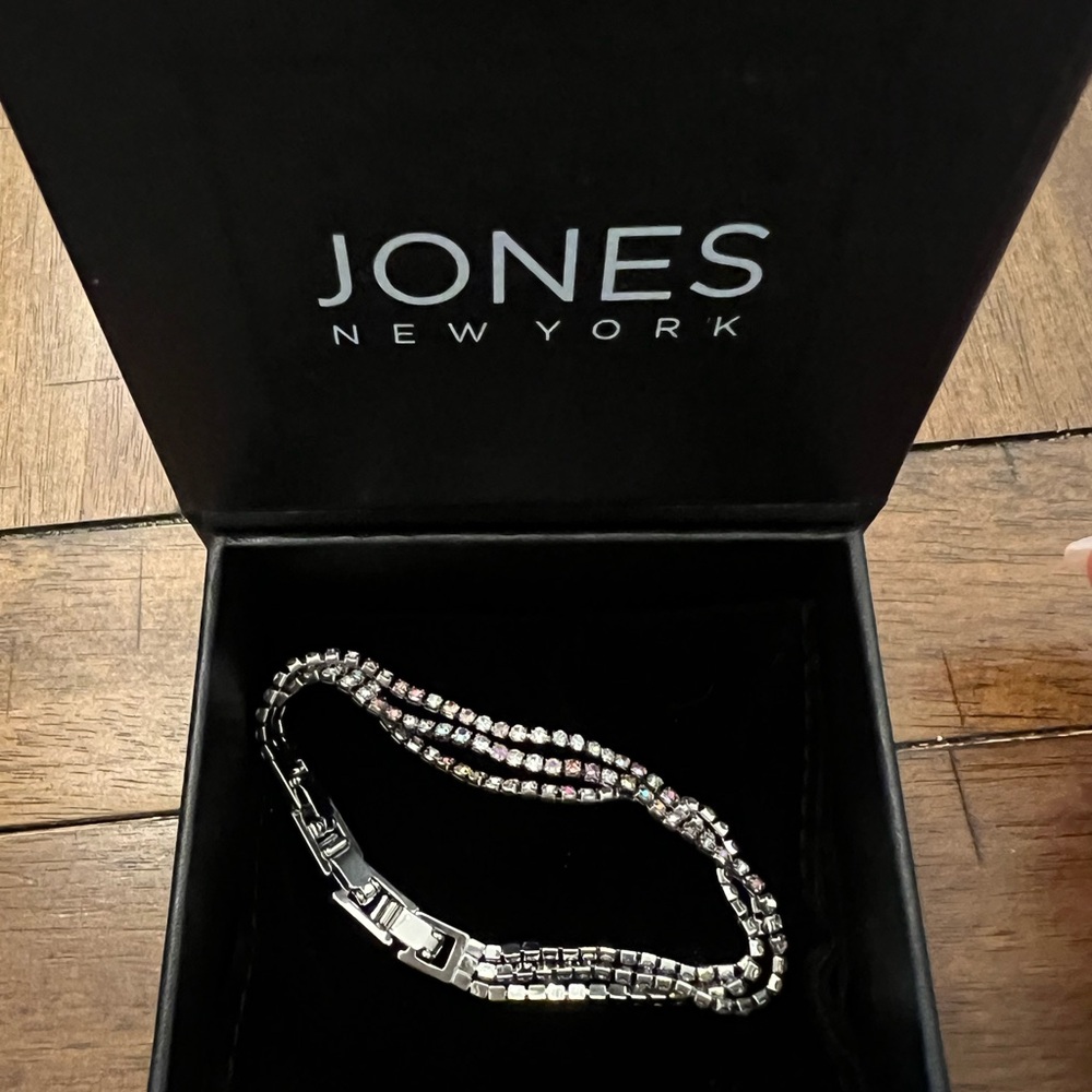 Diamond tennis bracelet